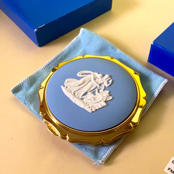20th Century Wedgwood & Gift Bronze Powder Compact by, Stratton , England New! - Picture 12 of 15